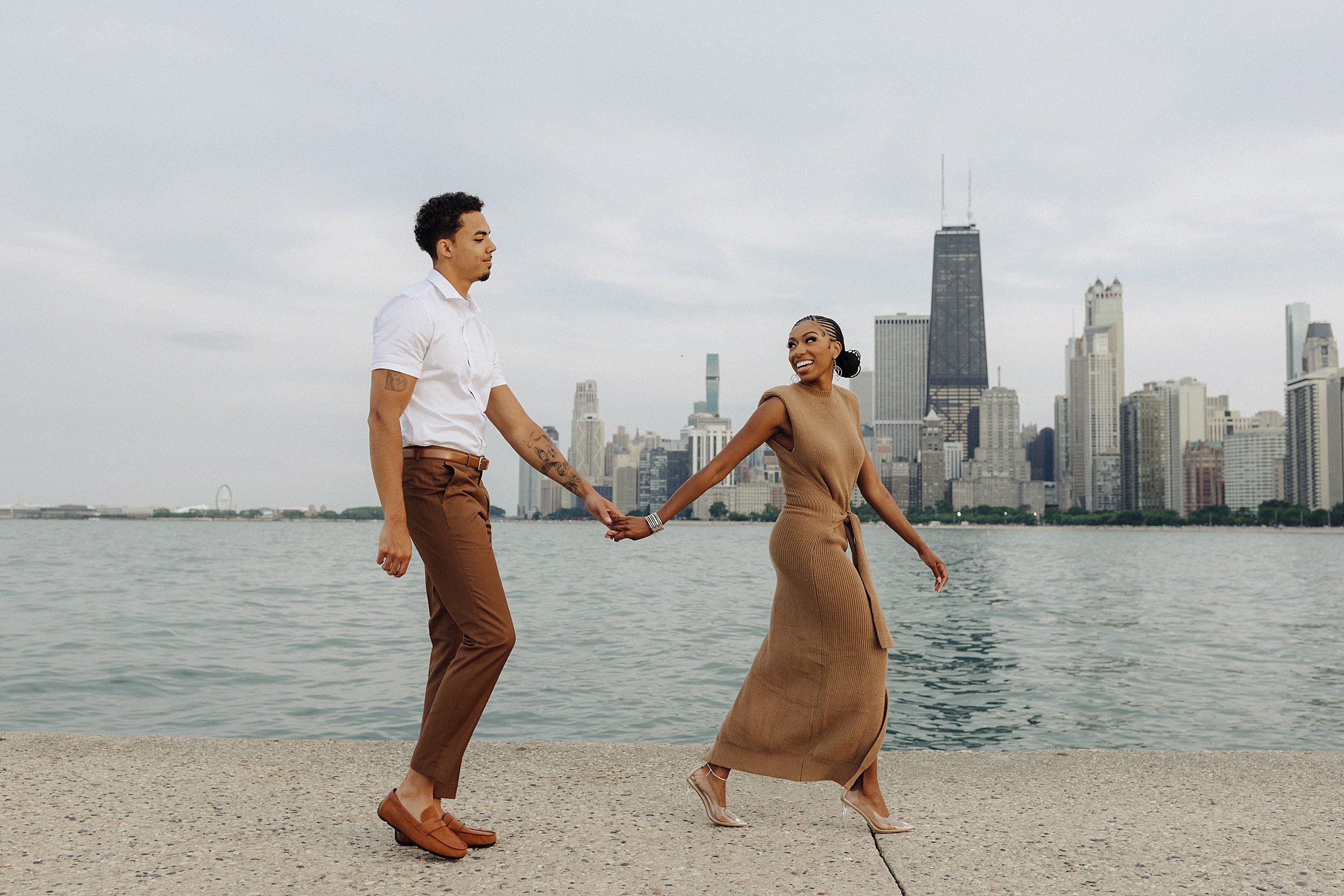 couple walking along north avenue beach chicago skyline